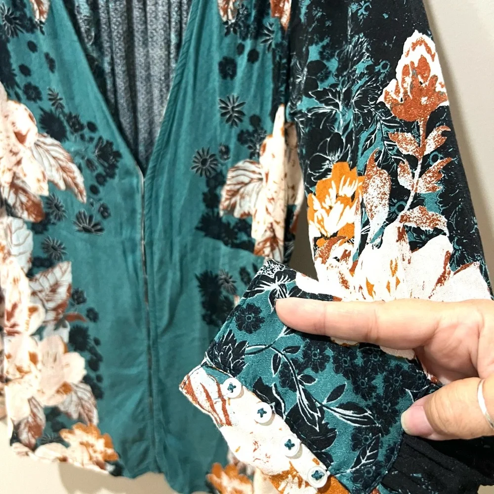 Free People Boho Top Long Sleeve Deep V Neck Tunic Teal Floral XS EUC